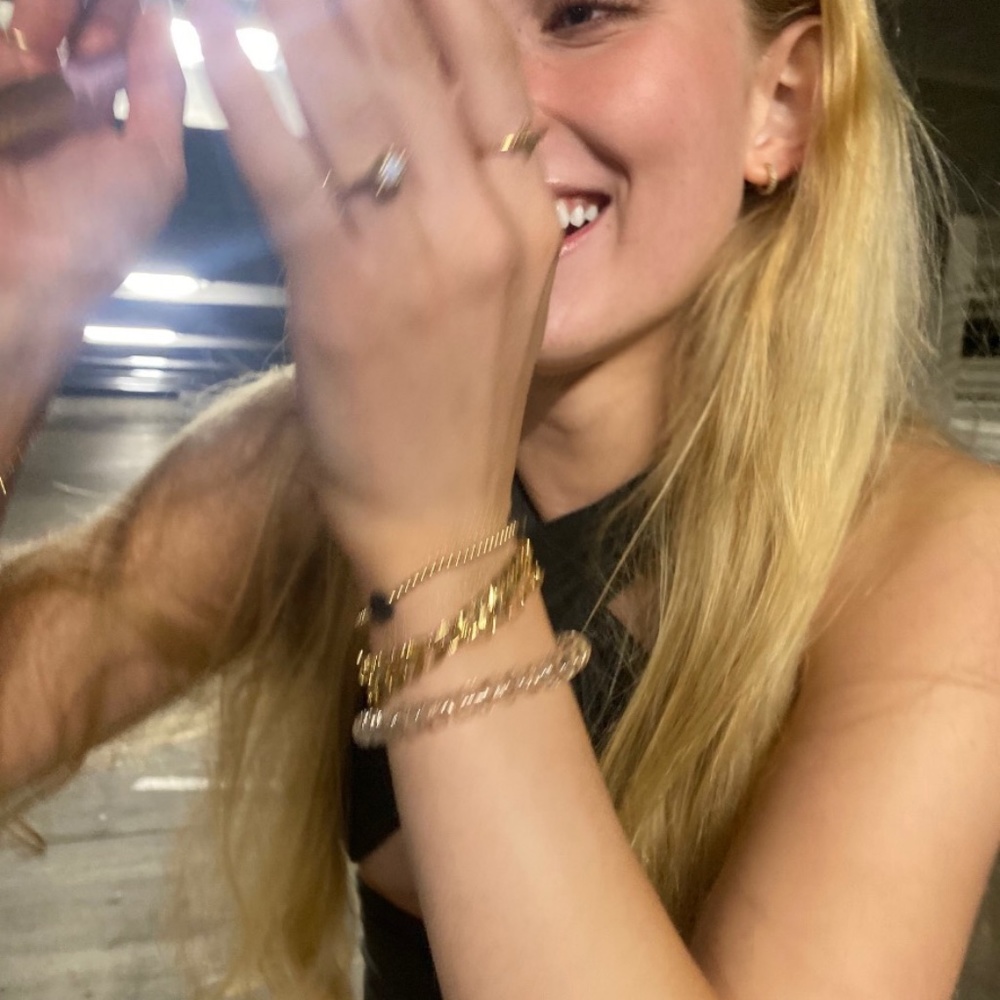 Meet your Posher, Madeline